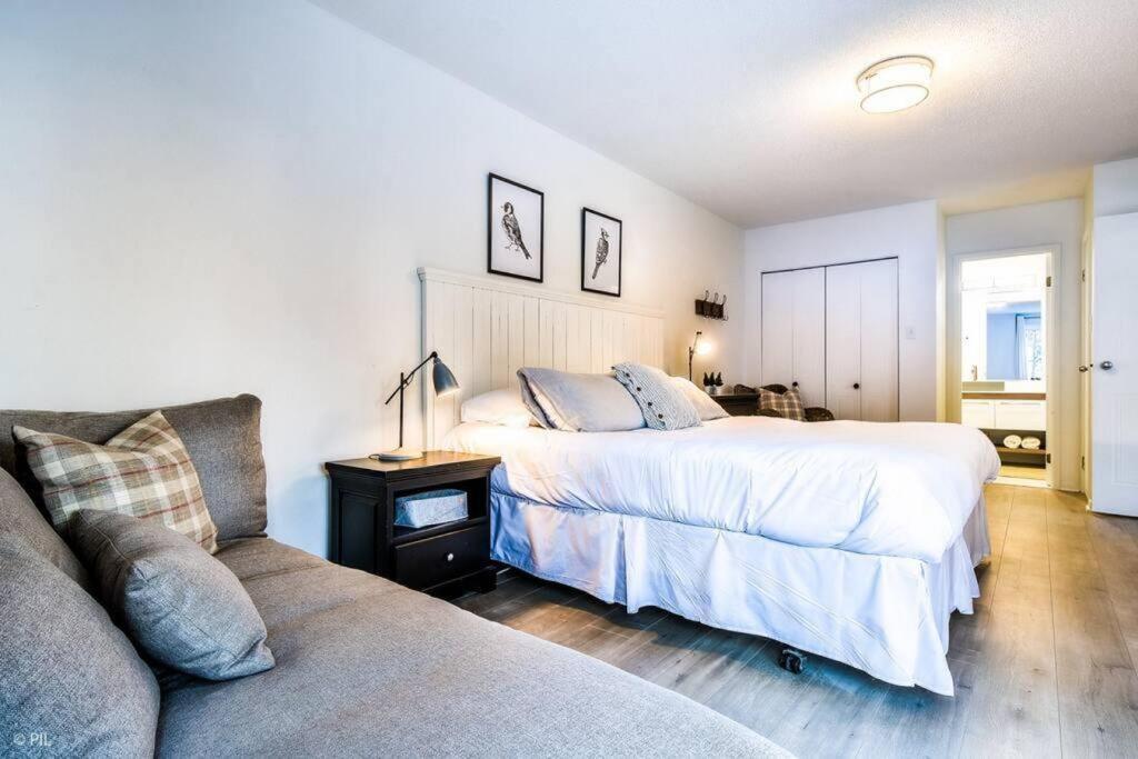 Chic Mt-Tremblant Condo With View On The Lake By Denstays Mont-Tremblant Exterior photo
